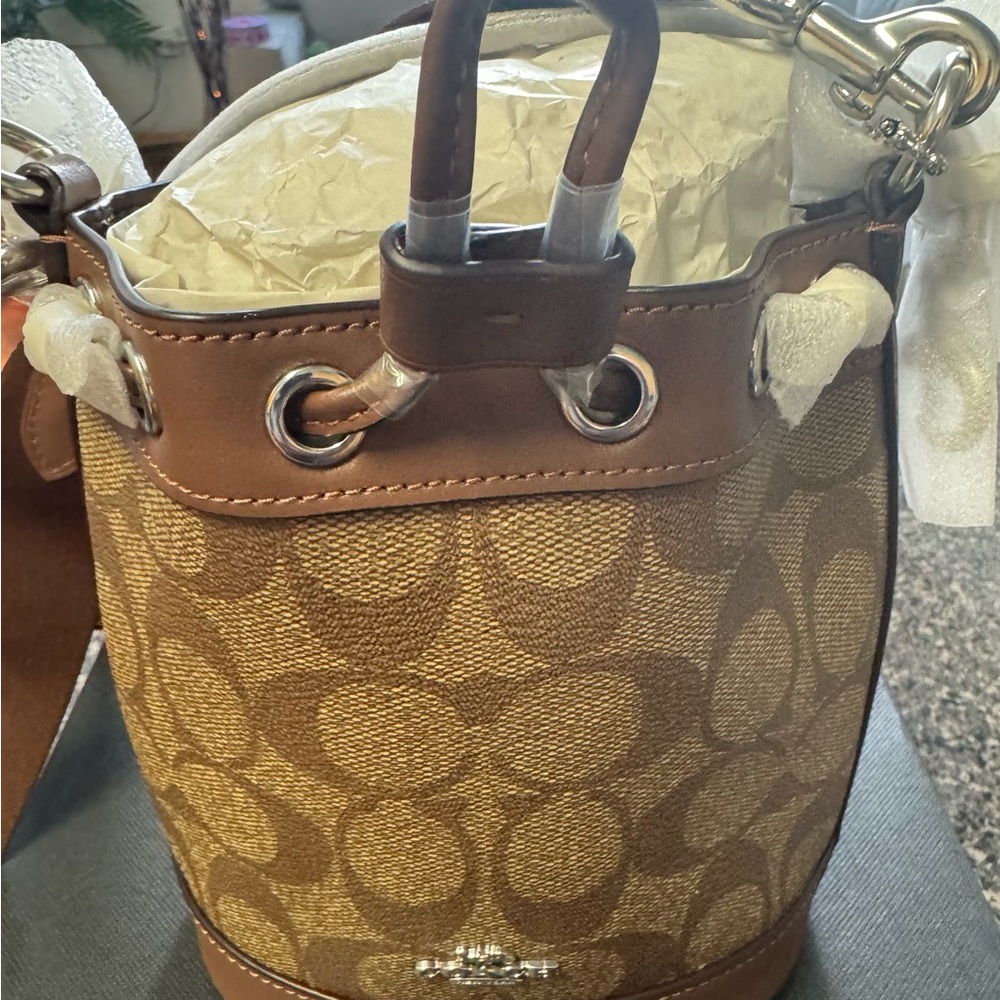 Authentic Coach Signature Mini Bucket Bag💕